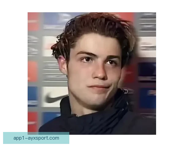 克里斯蒂亚诺·罗纳尔多·多斯·桑托斯·阿韦罗传奇生涯与足球精神解读